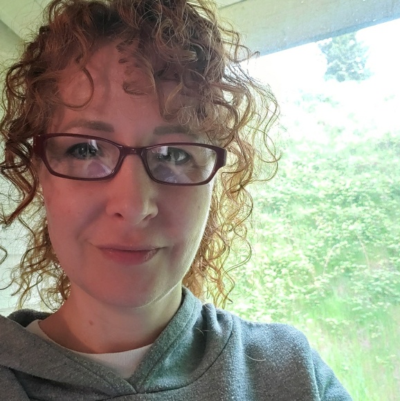 Meet your Posher, Cori - Picture 1 of 1